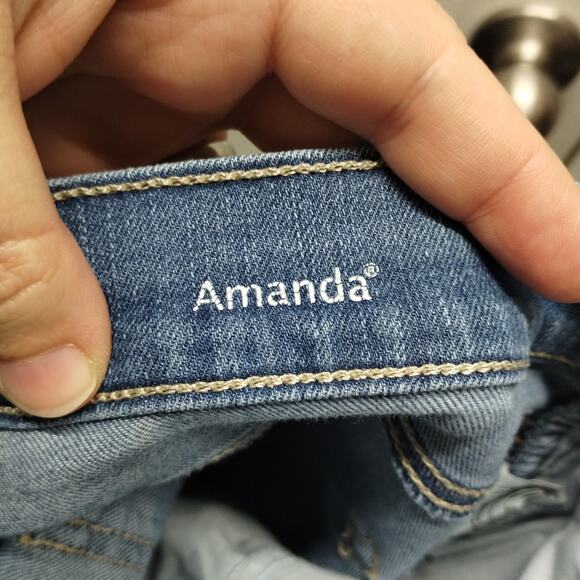 Gloria Vanderbilt Women's Size 16 Amanda High Rise Blue Denim Capri Jeans - Picture 6 of 8